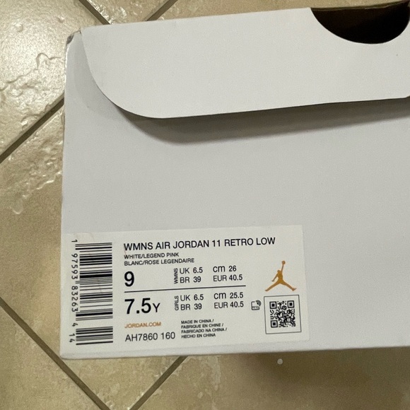 Jordan 11 Retro Low in White and Pink - Picture 9 of 9